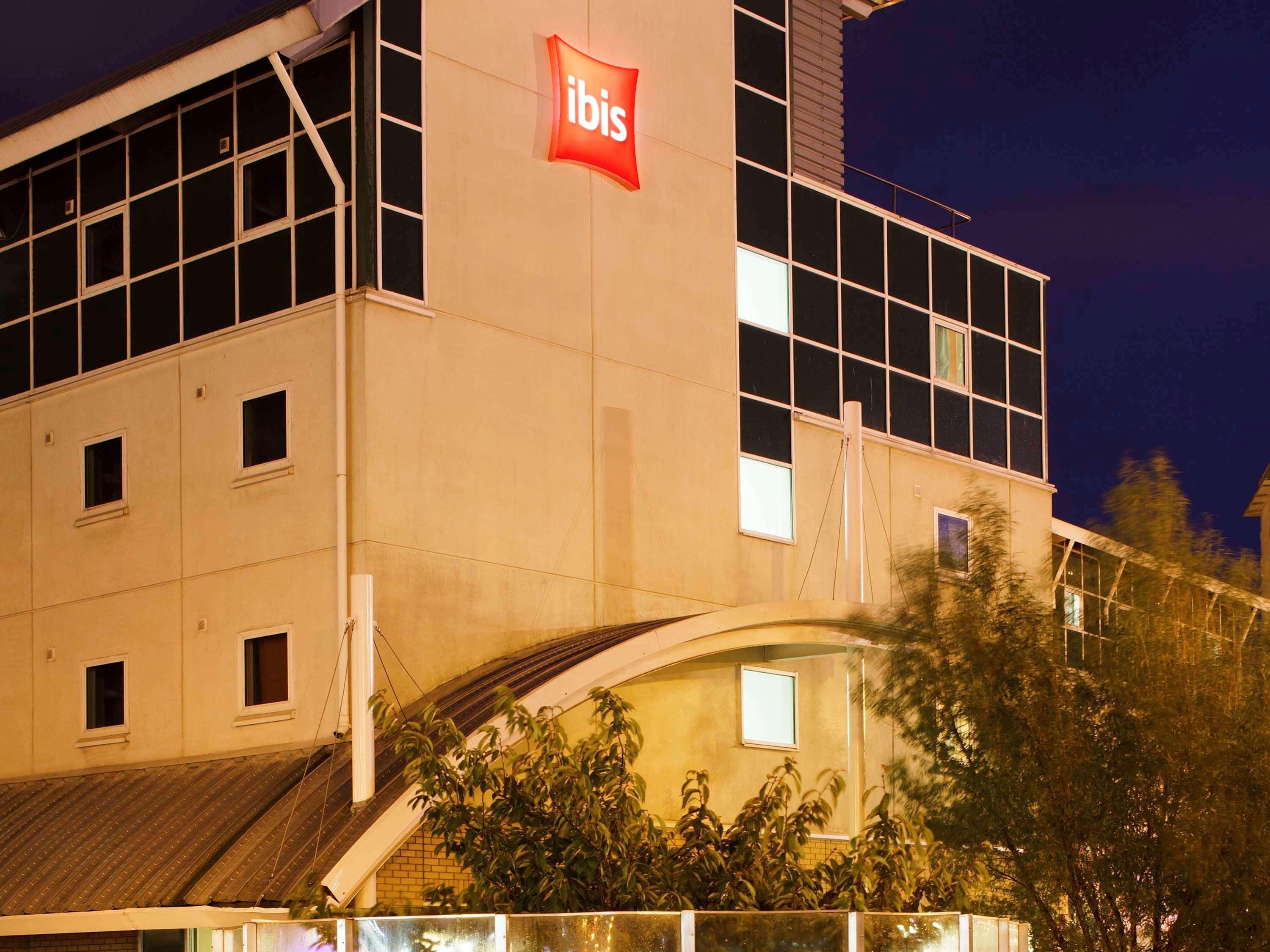 Ibis Cardiff Centre Hotel Exterior photo