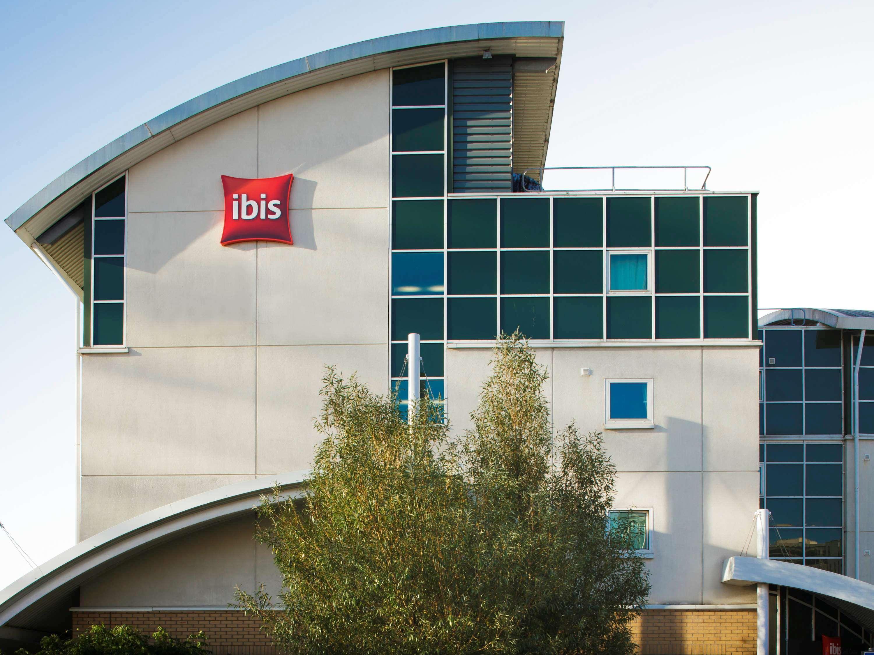 Ibis Cardiff Centre Hotel Exterior photo