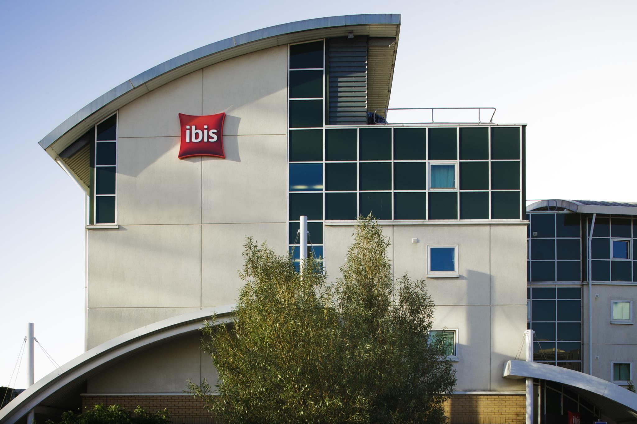 Ibis Cardiff Centre Hotel Exterior photo